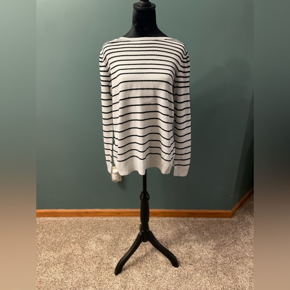 Black and white striped long sleeve - Picture 1 of 6